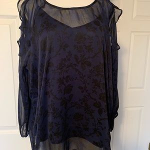 🎄NWT Pretty Blue Cold Shoulder Blouse🎄